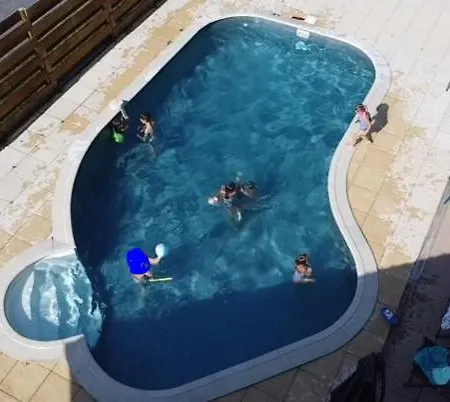Des 4 Pins Avec Piscine 빌라 미미장플라즈